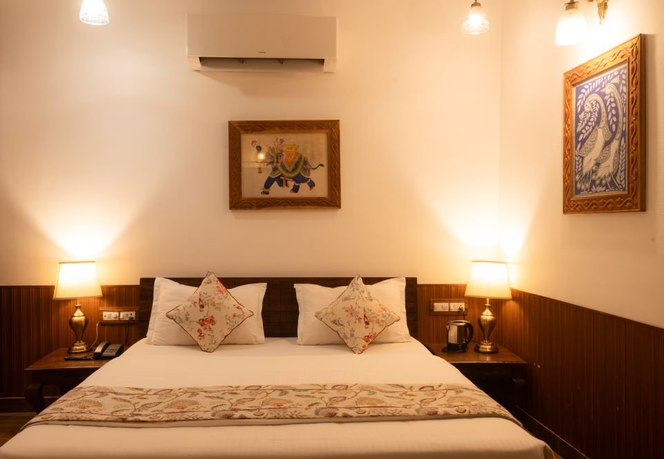 Mandore Family Room king bed with Rajasthani paintings and bedside lamps, Jodhpur
