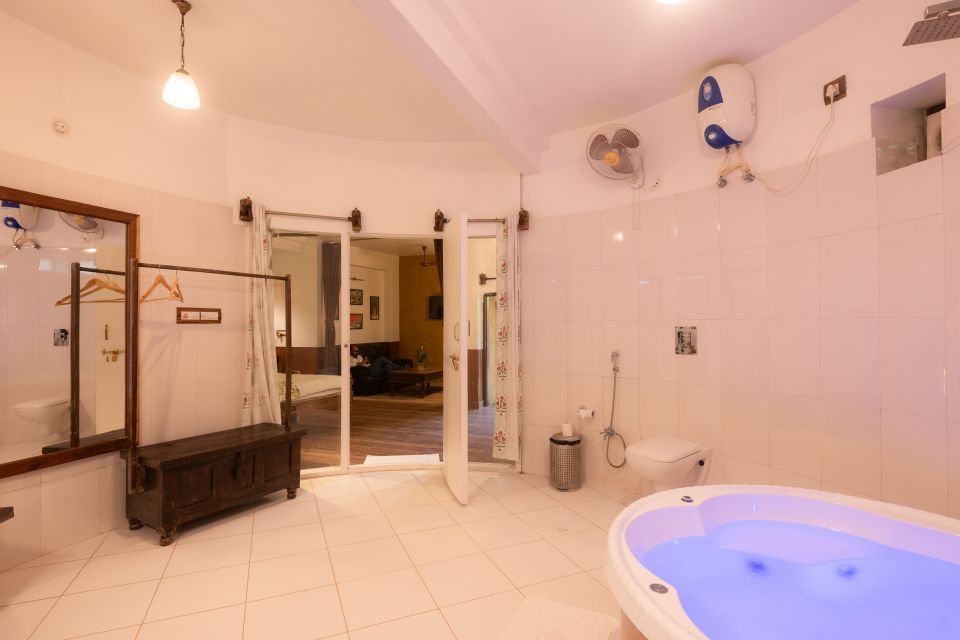 Mood-lit jacuzzi Jacuzzi with blue mood lighting in the Mandore Jacuzzi bathroom, Jodhpur