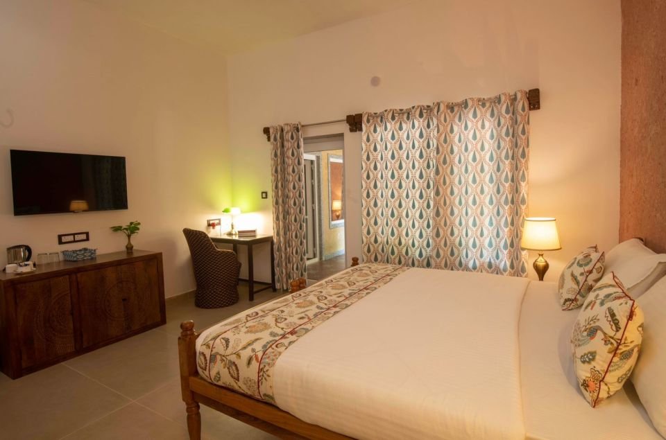 Flat-screen TV, work desk and king bed Mandore Premium room with flat-screen TV, work desk and king bed at The Mandore, Jodhpur