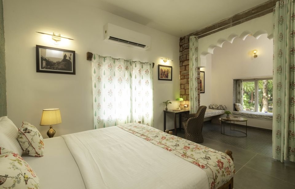 Bedroom with separate sitting alcove Mandore Suite bedroom with separate sitting alcove at The Mandore, Jodhpur